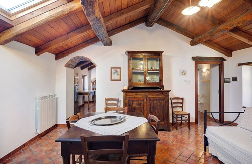 Siglioli Apartment | Apartment 'La Casa della nonna' with shared Pool, Garden and Wi-Fi