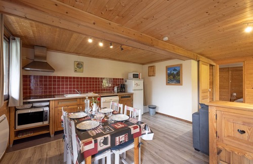 Cordon Apartment | Apartment 'La Charbonnière 2' with Mountain View, Private Terrace and Wi-Fi