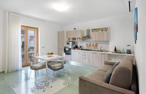 Bomerano Apartment | Apartment 'La Dimora Dei Nonni' with Mountain View, Wi-Fi and Air Conditioning