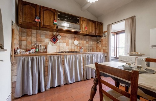 Poderetto Apartment | Apartment "La Tana della Volpe" with Mountain View, Private Garden & Wi-Fi