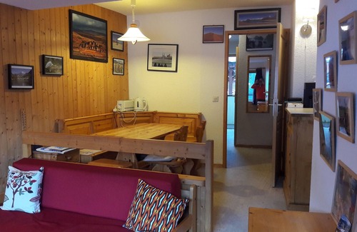 Courchevel Apartment | Apartment La Tania Courchevel 4 to 6 people at the foot of the slopes,
