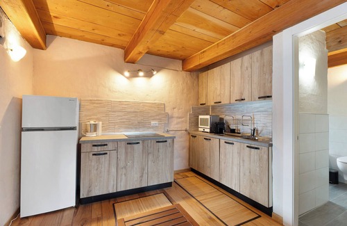 Gonte Apartment | Apartment 'La Torretta Di Mozzola' with Lake View, Private Terrace and Wi-Fi