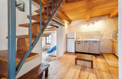 Gonte Apartment | Apartment 'La Torretta Di Mozzola' with Lake View, Private Terrace and Wi-Fi