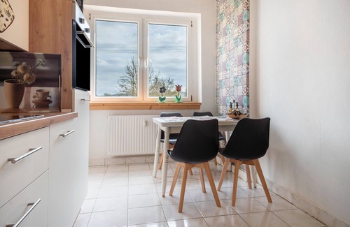 Hohenmocker Apartment | Apartment 'Landglück' with Private Terrace, Shared Garden and Wi-Fi