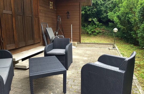 Leiberg Apartment | Apartment 'Landhaus - Holzhaus' with Mountain View, Wi-Fi and Air Conditioning