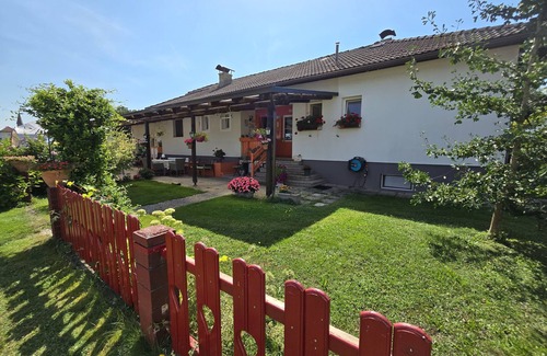 Klopein am Klopeiner See Apartment | Apartment 'Landhaus Noreia' with Mountain View, Shared Terrace and Wi-Fi