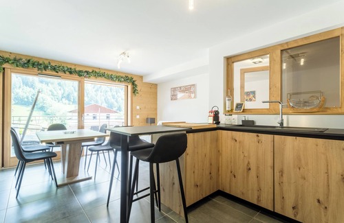 Le Grand-Bornand Apartment | Apartment 'Le Barat'ski' with Mountain View, Private Terrace and Wi-Fi