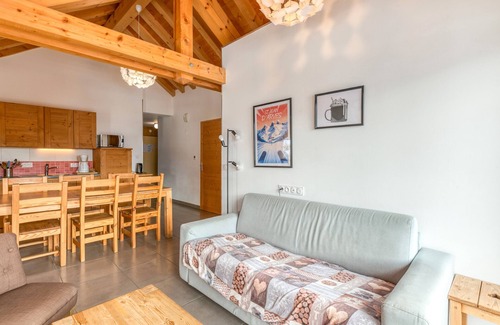 Saint-Jean-d'Arves Apartment | Apartment 'Le Dahut' with Mountain View, Shared Terrace and Wi-Fi