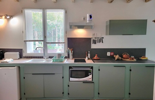 Clans Apartment | Apartment 'Le Jardin Des Oiseaux' with Shared Garden