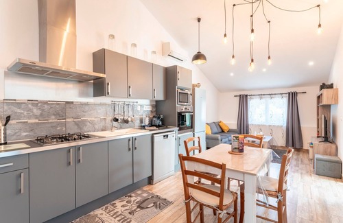 Avignon Apartment | Apartment 'Léonie' with Shared Pool, Wi-Fi and Air Conditioning