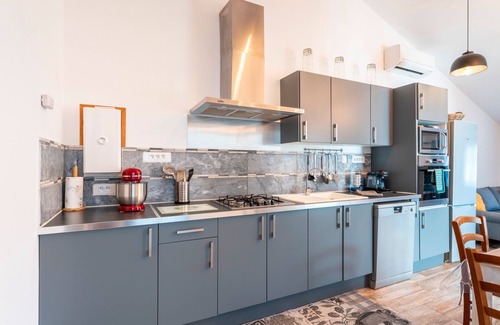 Avignon Apartment | Apartment 'Léonie' with Shared Pool, Wi-Fi and Air Conditioning