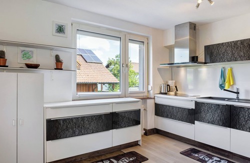 Reinhardshausen Apartment | Apartment 'Lerchenweg B' with Shared Terrace, Shared Garden and Wi-Fi