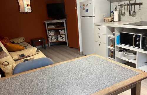 Lapte Apartment | Apartment 'Les Ocres' with Private Terrace and Wi-Fi