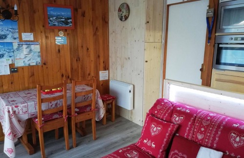 Le Praz de Lys Apartment | Apartment 'Les Pralyssimes' with Mountain View, Private Terrace and Wi-Fi