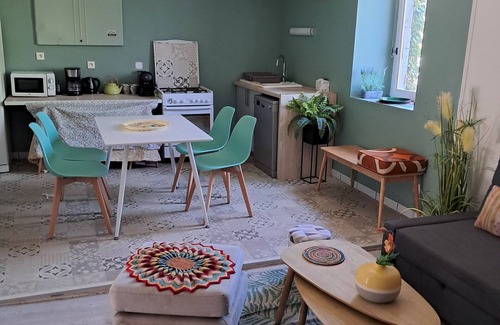 Tournon-sur-Rhone Apartment | Apartment located in condominium camping, river access, park. train le Mastrou