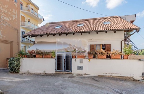 Chieti Apartment | Apartment located a stone's throw from the historic center of Chieti, with parking.