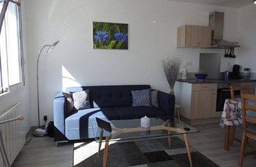 Jonzac Apartment | Apartment located on the ground floor of a small residence with four