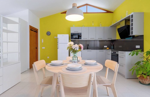 Bellvey Apartment | Apartment 'Loft El Til-ler' with Private Terrace and Wi-Fi