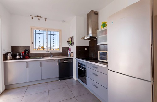 Elne Apartment | Apartment 'Los Aglanoz - 5 Personnes' with Mountain View, Wi-Fi and Air Conditioning
