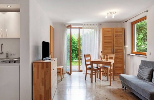 Bodman-Ludwigshafen Apartment | Apartment 'Marie' with Private Terrace and Wi-Fi