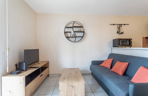 Les Hauts de Canet Apartment | Apartment 'Malibu Village' with Shared Pool, Wi-Fi and Air Conditioning