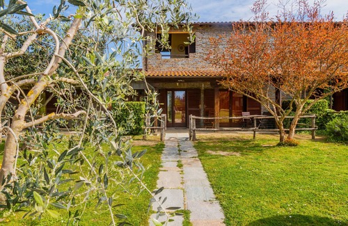 Grosseto Apartment | Apartment 'Maestrale' with Shared Pool, Private Terrace and Air Conditioning