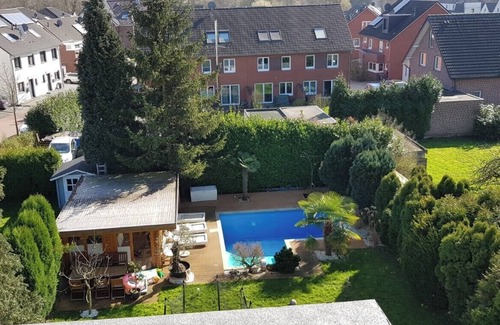 Zweckel Apartment | Apartment 'Maisonette-wohnung In Gladbeck' with Shared Pool, Shared Garden and Wi-Fi