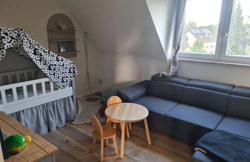 Zweckel Apartment | Apartment 'Maisonette-wohnung In Gladbeck' with Shared Pool, Shared Garden and Wi-Fi