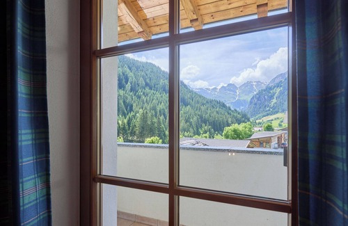 Racines Apartment | Apartment "Mareiter Stein Blasighof" with Mountain View, Wi-Fi, Terrace & Garden