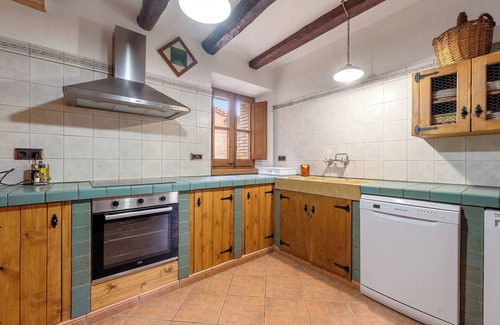Torrelles de Foix Apartment | Apartment 'Mas Colom-Can Cruset' with Mountain View, Private Pool and Wi-Fi