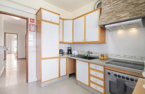 Se Apartment | Apartment 'Matinhos House' with Balcony, Wi-Fi and Air Conditioning