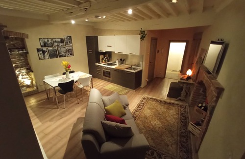 Cortona Old Town Apartment | Apartment Me and You Cortona (with romantic outdoor shower on private courtyard)