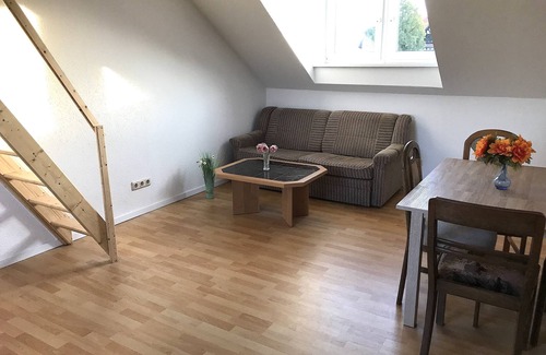 Meerane Apartment | Apartment 'Meeraner Parkresidenz Bergmann' with Wi-Fi and Air Conditioning