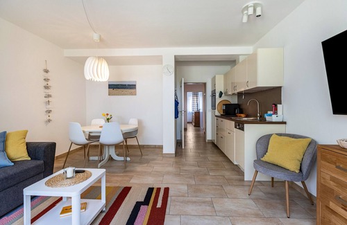 Lindhoft Apartment | Apartment "Meerfamilie" close to the Sea with Terrace & Wi-Fi