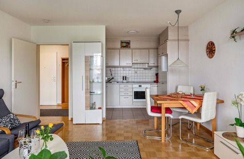 Breisach Apartment | Apartment 'Meienreis' with Balcony and Wi-Fi
