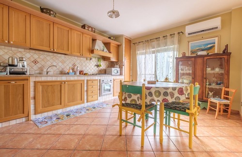 Castroreale Terme Apartment | Apartment 'Meizon Sicilia' with Balcony, Wi-Fi and Air Conditioning