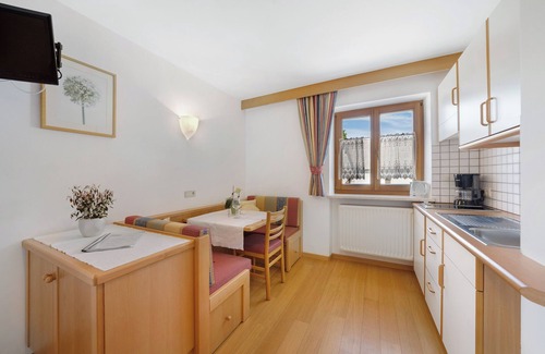 Salonetto Apartment | Apartment "Meran" with Mountain View, Wi-Fi, Balcony & Garden