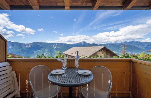 Salonetto Apartment | Apartment "Meran" with Mountain View, Wi-Fi, Balcony & Garden