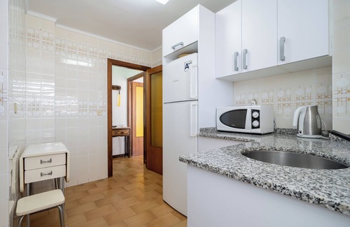 Vilafortuny Apartment | Apartment "Mexico I" on the Beachfront with Terrace, A/C and Wi-Fi