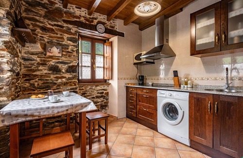 Boal Apartment | Apartment 'Mira' with Mountain View, Private Terrace and Wi-Fi