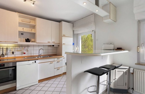 Rheda Apartment | Apartment 'Mit 100qm' with Shared Terrace, Shared Garden and Wi-Fi