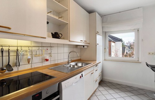 Rheda Apartment | Apartment 'Mit 100qm' with Shared Terrace, Shared Garden and Wi-Fi