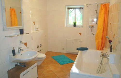 Wolnzach Apartment | Apartment mit Drei Schlafzimmer für 5 Personen und Großer Terrasse, Erdgeschoss