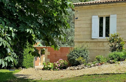 Gaillan-en-Medoc Apartment | Apartment mit Sonnenterrasse Zwischen Atlantik und Wein
