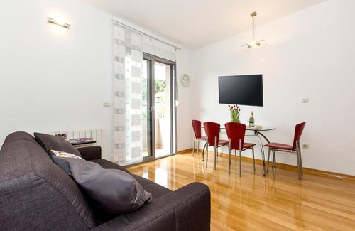 Split Apartment | Apartment MM