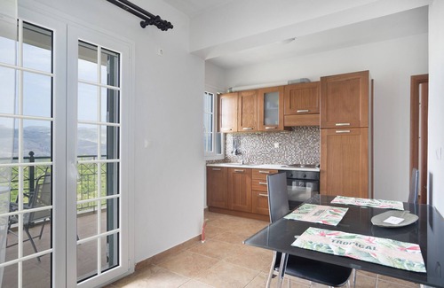 Kaminarata Apartment | Apartment 'Monte Verde 204' with Sea View, Wi-Fi and Air Conditioning