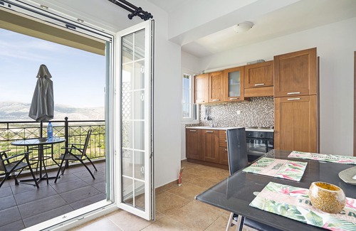 Kaminarata Apartment | Apartment 'Monte Verde 204' with Sea View, Wi-Fi and Air Conditioning