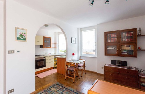 San Cristoforo Apartment | Apartment 'More A Due Passi Dal Lago' with Mountain View and Balcony