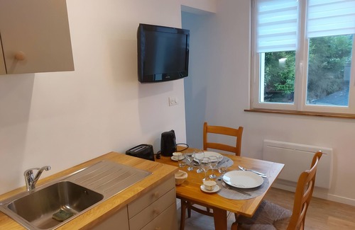 Morgat Apartment | Apartment 'Morgat Plage 1er Coté Rue' with Shared Garden and Wi-Fi