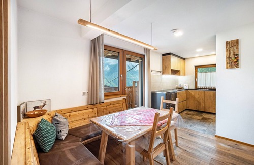 Cadipietra Apartment | Apartment 'Mountainfarm Innertrein Natur' with Mountain View, Shared Garden and Wi-Fi